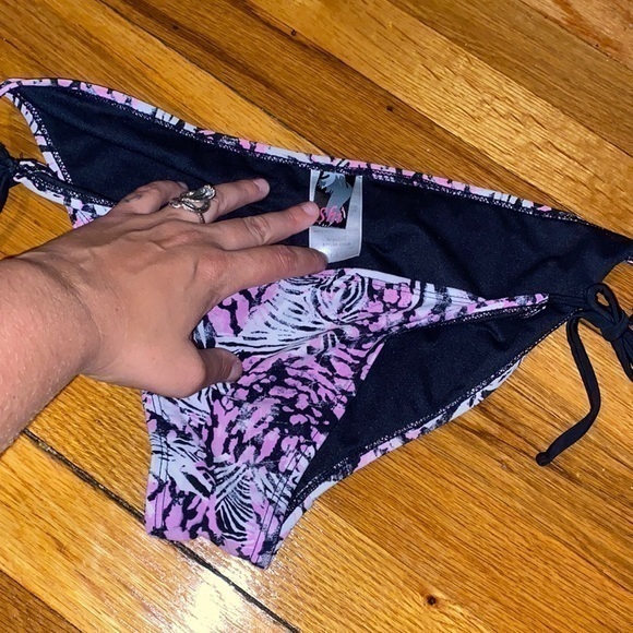 Shi by JOURNEYS Other - Pink side tie bikini bottoms animal print size L.